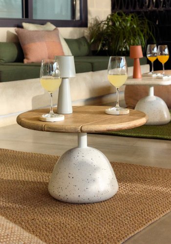 KAVE HOME Saura salongbord med hvit terrazzo og naturlig akasieplate, 32 x 55 cm FSC 100%