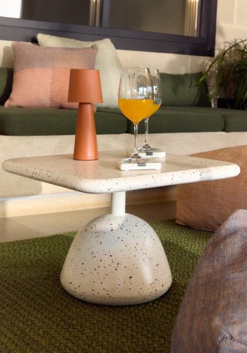 KAVE HOME Saura salongbord i hvit terrazzo med hvit terrazzoplate 32 x 48 x 48