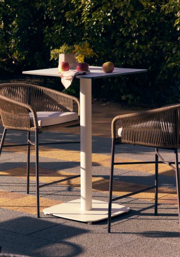 KAVE HOME Dina hyt utendrs barbord, firkantet - hvit HPL og hvitt metall (60x60x96)