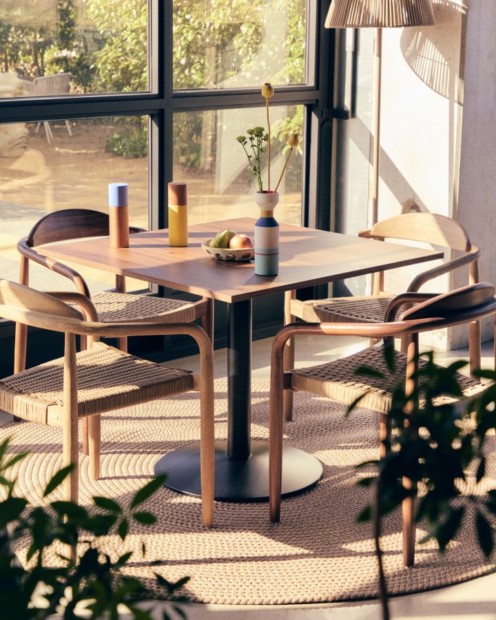 KAVE HOME Esilda salongbord, firkantet - valnttfinish melamin og svart metall (90x90)