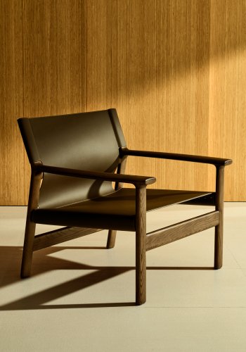 KAVE HOME Jan lenestol laget av mrkebrune resirkulerte lrfibre og FSC 100 % heltre ask med w