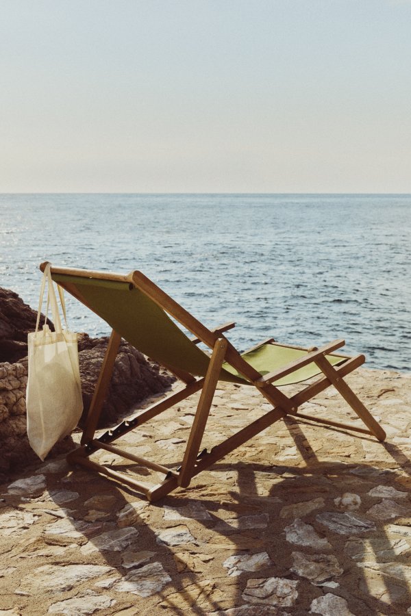 KAVE HOME Vilara udend�rs liggestol, foldbar - gr�n stribet stof og natur akacietr�