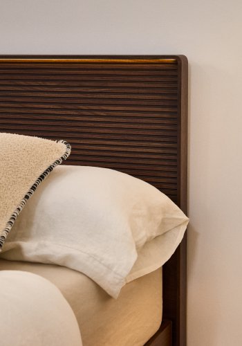 KAVE HOME Norlen sengegavl, m. LED-lys - m�rk valn�ddefiner (til seng op til 180 cm)