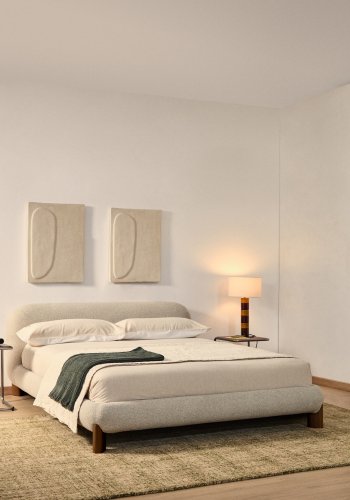 KAVE HOME Odina sengeramme, m. aftageligt betr�k - ecru boucl� og valn�d asketr� (til en madras p� 160 x 200 cm)