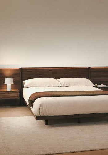 KAVE HOME Norlen sengeramme, m. 2 natborde og LED-lys - valn�ddefiner med m�rk finish (180x200)