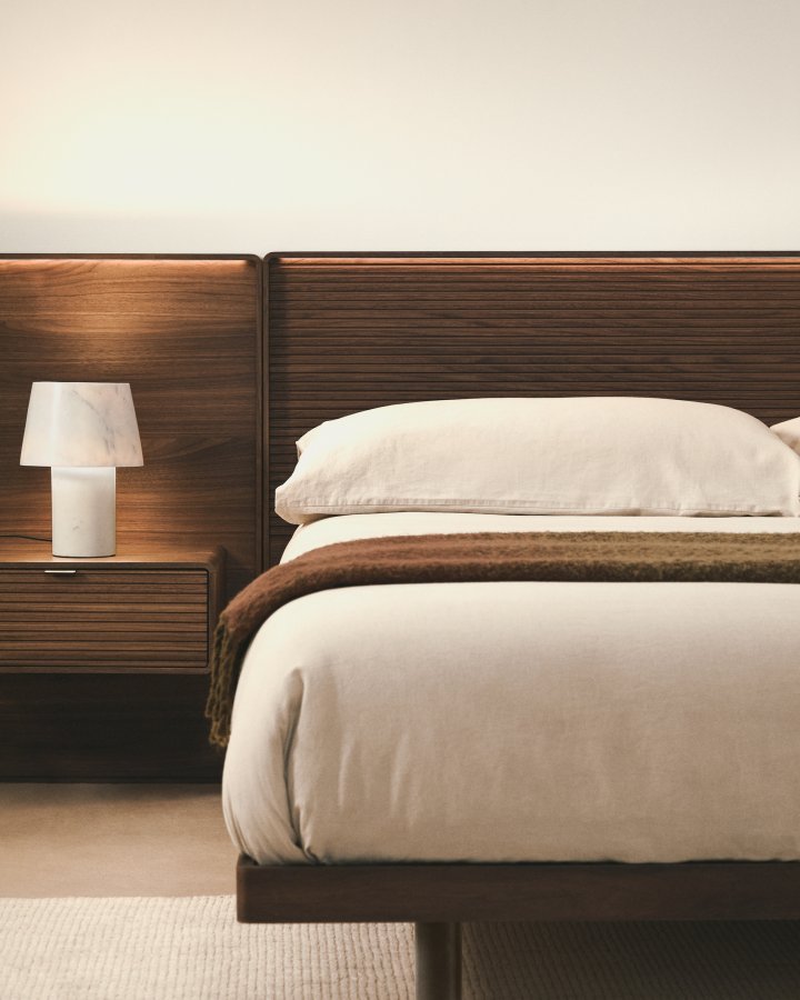 KAVE HOME Norlen sengeramme, m. 2 natborde og LED-lys - valn�ddefiner med m�rk finish (180x200)