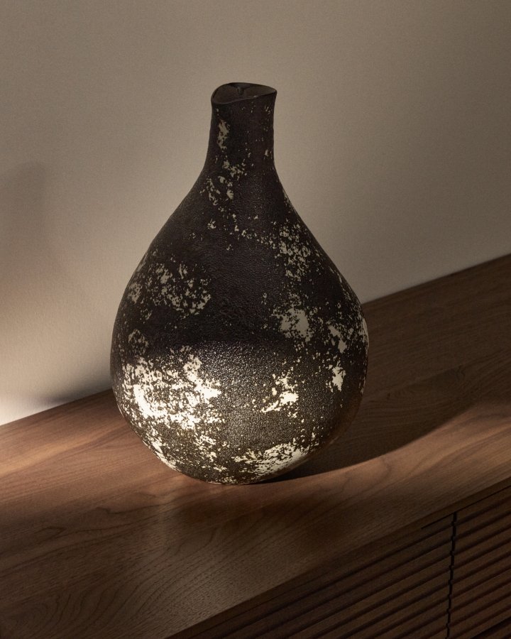 KAVE HOME Orelin vase, rund - sort og hvid keramik (H:39)