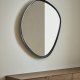KAVE HOME v�gspejl, asymmetrisk - spejlglas og sort metal (67,5x74,5)
