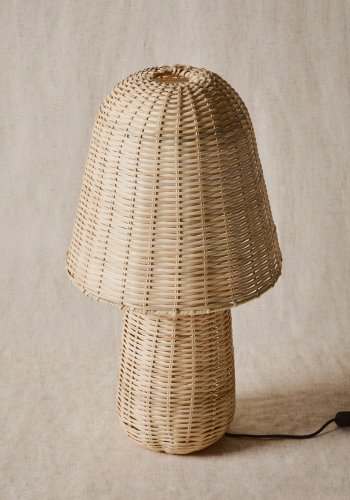 KAVE HOME Neuda bordlampe - rattan med lys finish