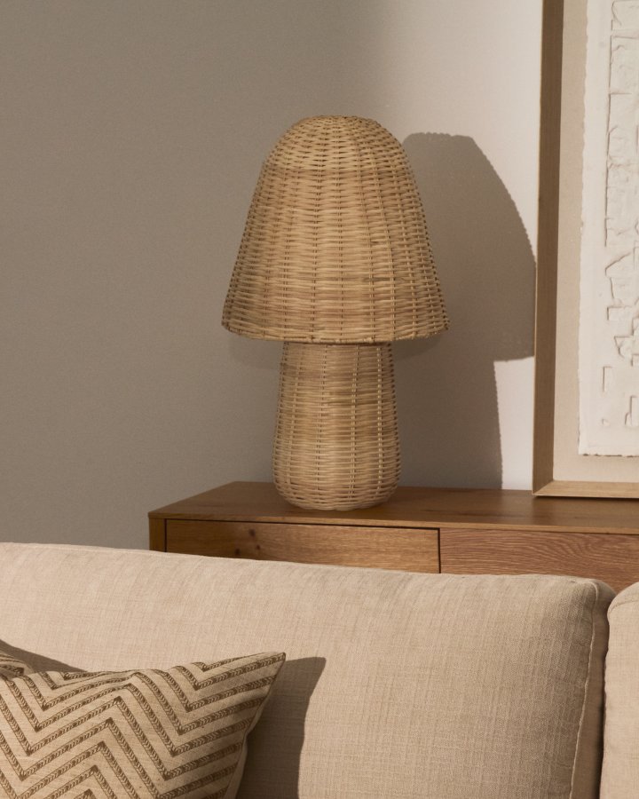 KAVE HOME Neuda bordlampe - rattan med lys finish