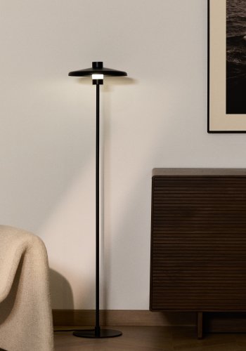 KAVE HOME Nuvira gulvlampe - sort satinmetal