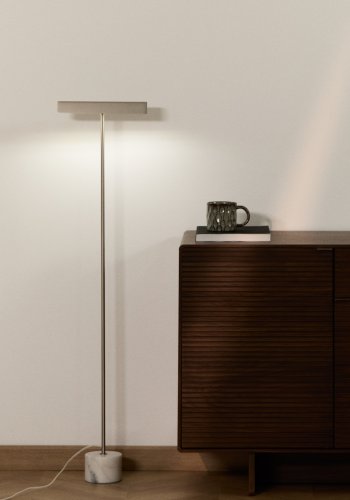 KAVE HOME Lynor gulvlampe - b�rstet metal og hvid marmor