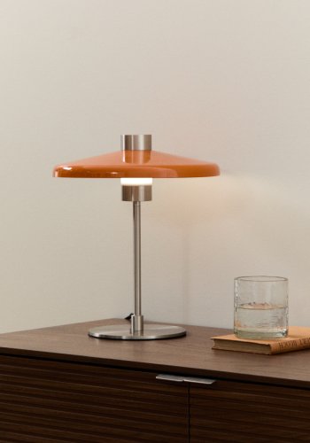 KAVE HOME Nuvira bordlampe - orange og lysegr� b�rstet metal