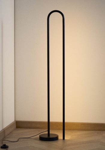 KAVE HOME Bow gulvlampe - sort aluminium