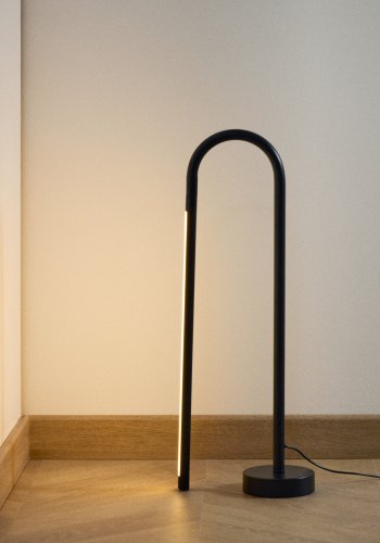 KAVE HOME Bow bordlampe - sort aluminium