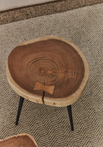 KAVE HOME Tanive sidebord, rund - akacietr� med bleget finish og sort st�l (�35)