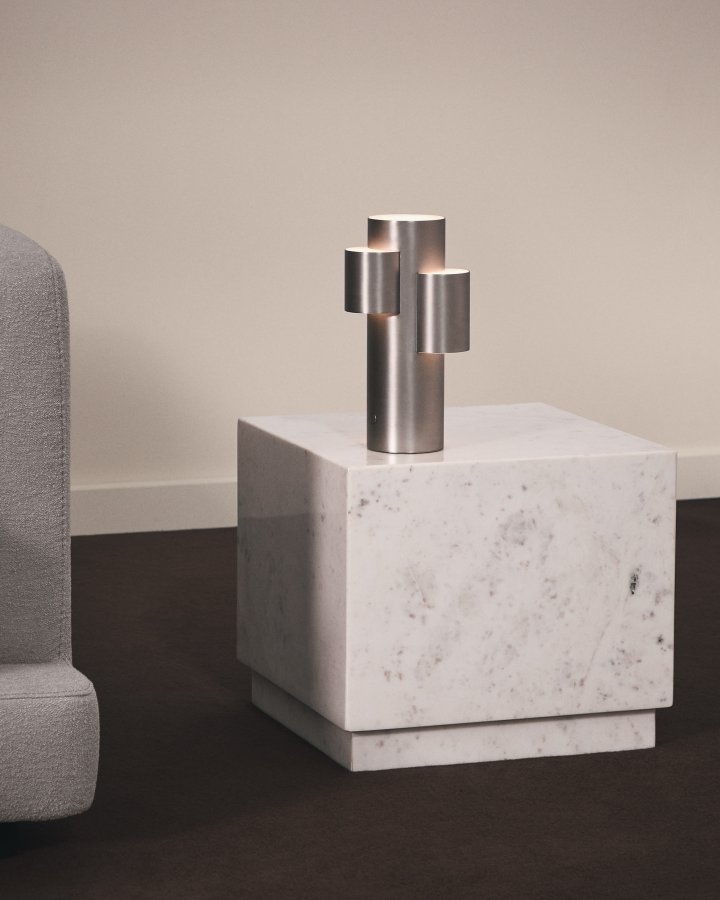 KAVE HOME Sorein sidebord, kvadratisk - hvid marmor (50x50)