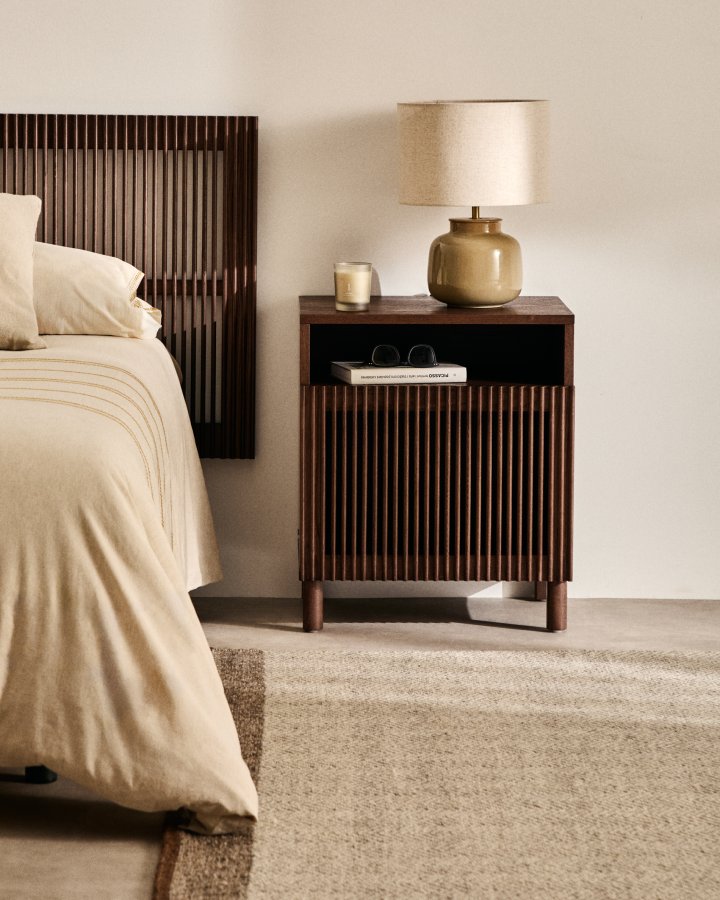 KAVE HOME Beyla sengebord, m. 1 l�ge og 1 hylde - valn�ddefarvet asketr�sfiner og asketr� (53x62,5)