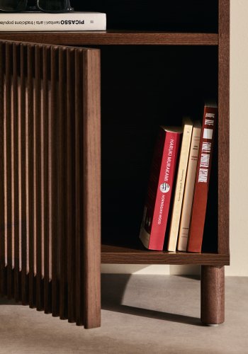 KAVE HOME Beyla sengebord, m. 1 l�ge og 1 hylde - valn�ddefarvet asketr�sfiner og asketr� (53x62,5)