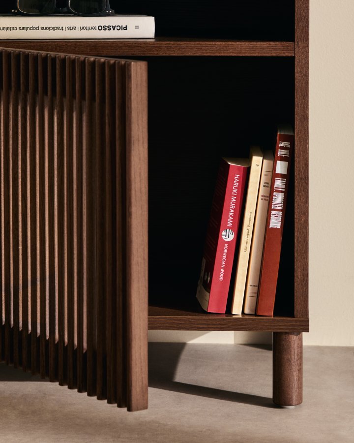 KAVE HOME Beyla sengebord, m. 1 l�ge og 1 hylde - valn�ddefarvet asketr�sfiner og asketr� (53x62,5)