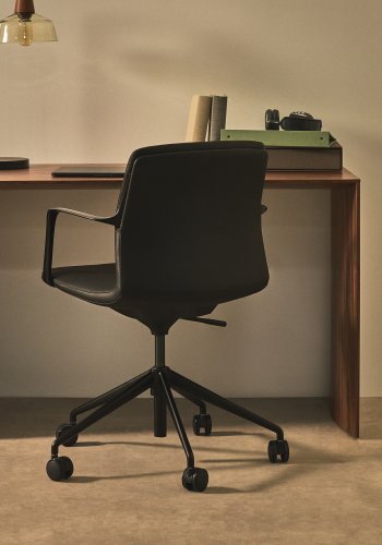 KAVE HOME Nerlan kontorstol, m. arml�n og hjul - sort kunstl�der og sort aluminium