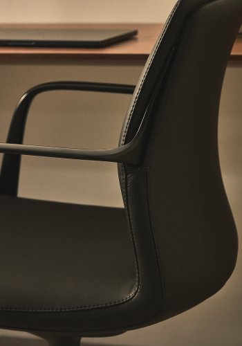 KAVE HOME Nerlan kontorstol, m. arml�n og hjul - sort kunstl�der og sort aluminium