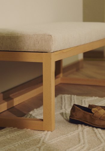 KAVE HOME Loya b�nk, rektangul�r - beige chenille og natur b�getr� (128x42)