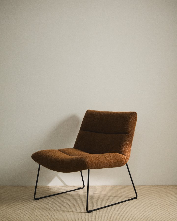 KAVE HOME Asen l�nestol - terrakotta chenille og sort st�l