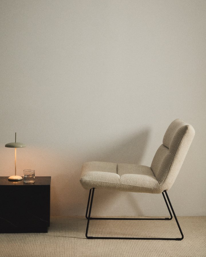 KAVE HOME Asen l�nestol - beige chenille og sort st�l