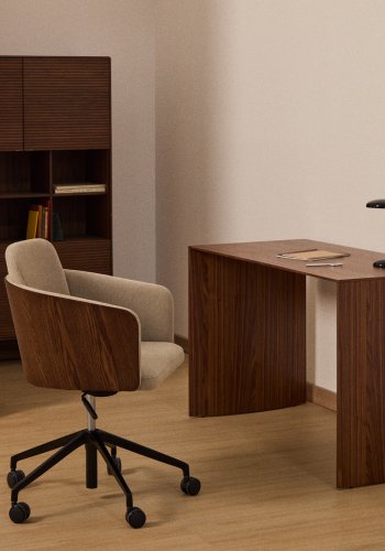 KAVE HOME Madai kontorstol, m. arml�n og hjul - brun chenille og askefiner med valn�ddefinish