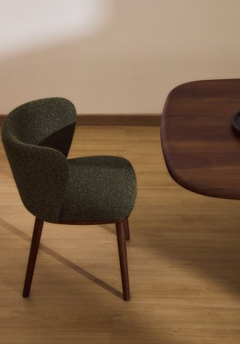 KAVE HOME Ciselia spisebordsstol - m�rkegr�n chenille stof og valn�ddefarvet asketr�