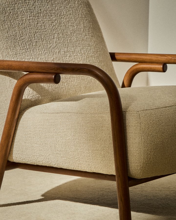 KAVE HOME Sylo l�nestol, m. arml�n - beige chenille og valn�ddefarvet asketr�