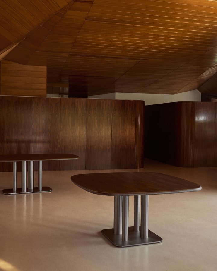 KAVE HOME Melvar spisebord. kvadratisk - brun valn�ddefiner og b�rstet rustfrit st�l (150x150)