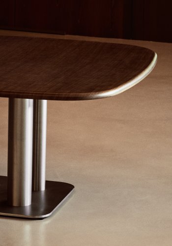 KAVE HOME Melvar spisebord. kvadratisk - brun valn�ddefiner og b�rstet rustfrit st�l (150x150)