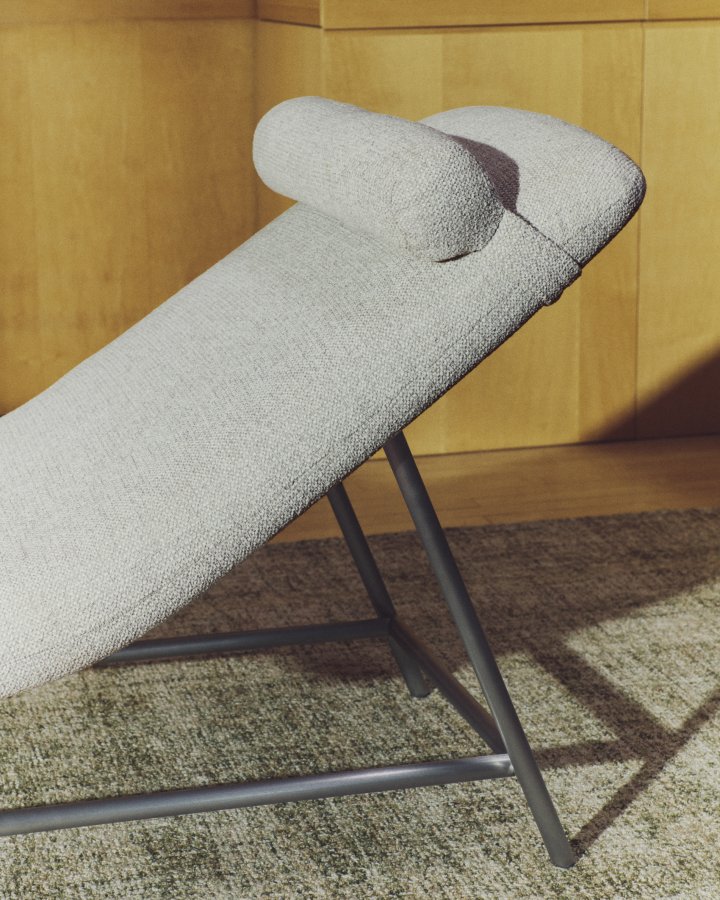 KAVE HOME Osla chaiselong - beige chenille og b�rstet rustfrit st�l (175x71,5)