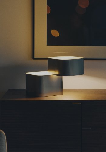 KAVE HOME Tanden bordlampe - gr� metal med b�rstet finish