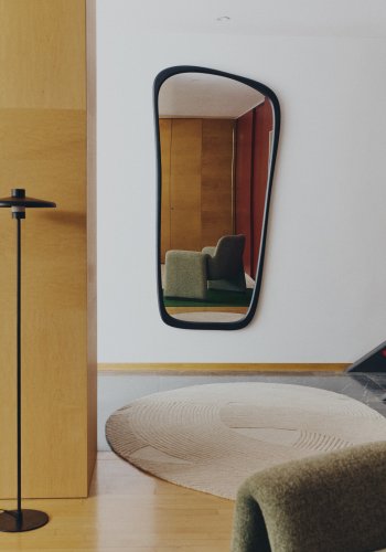 KAVE HOME Nuvira gulvlampe - sort satinmetal