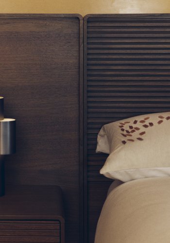 KAVE HOME Norlen sengeramme, m. 2 natborde og LED-lys - valn�ddefiner med m�rk finish (160x200)