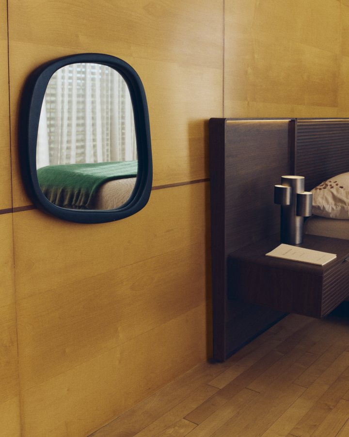 KAVE HOME Alura v�gspejl, organisk - spejlglas og sort teaktr� (45,5x47)