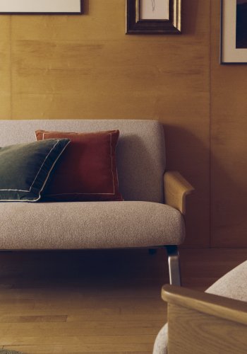 KAVE HOME Amsen 2 pers. sofa - beige chenille, egetr�skrydsfiner, b�rstet rustfrit st�l (150cm)