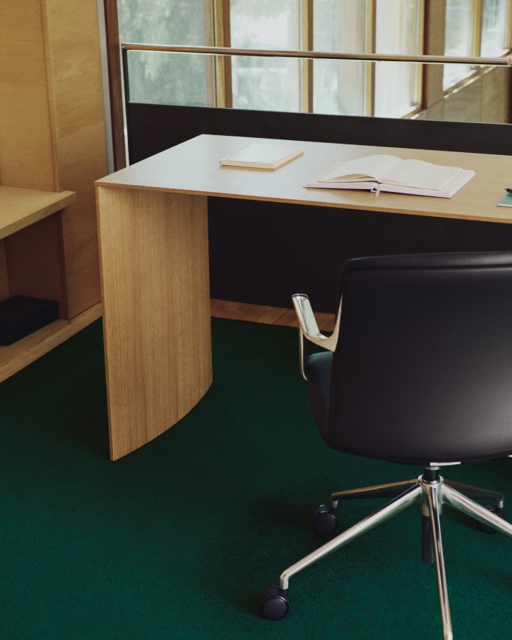 KAVE HOME Nerlan kontorstol, m. arml�n og hjul - sort kunstl�der og aluminium