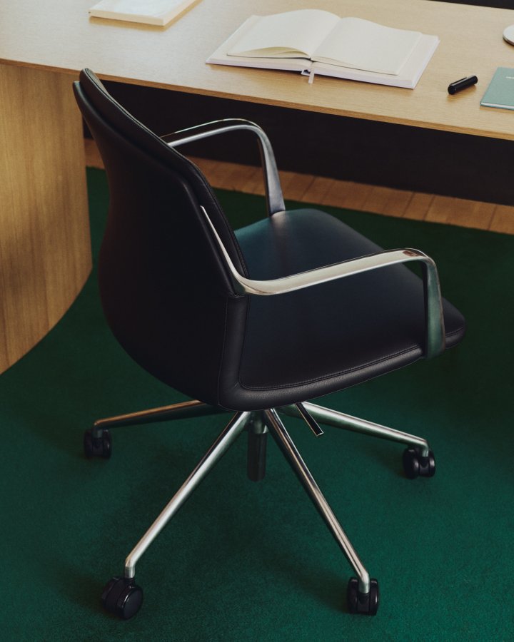 KAVE HOME Nerlan kontorstol, m. arml�n og hjul - sort kunstl�der og aluminium