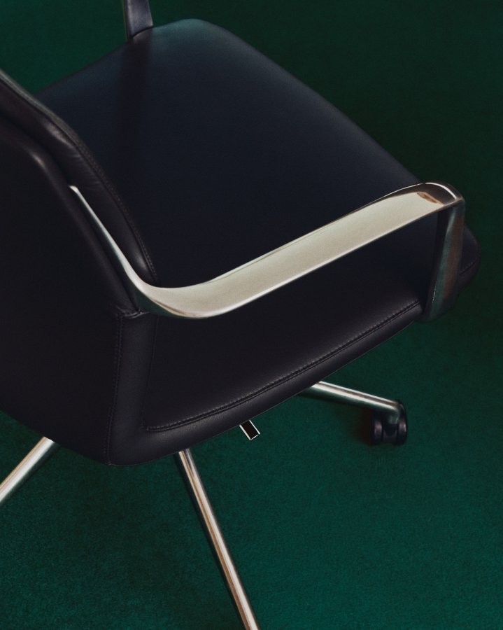 KAVE HOME Nerlan kontorstol, m. arml�n og hjul - sort kunstl�der og aluminium