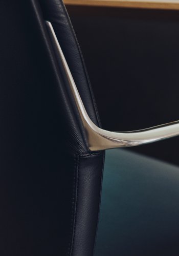 KAVE HOME Nerlan kontorstol, m. arml�n og hjul - sort kunstl�der og aluminium