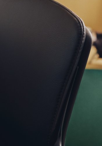 KAVE HOME Nerlan kontorstol, m. arml�n og hjul - sort kunstl�der og aluminium