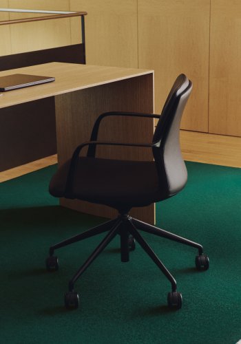 KAVE HOME Nerlan kontorstol, m. arml�n og hjul - sort kunstl�der og sort aluminium