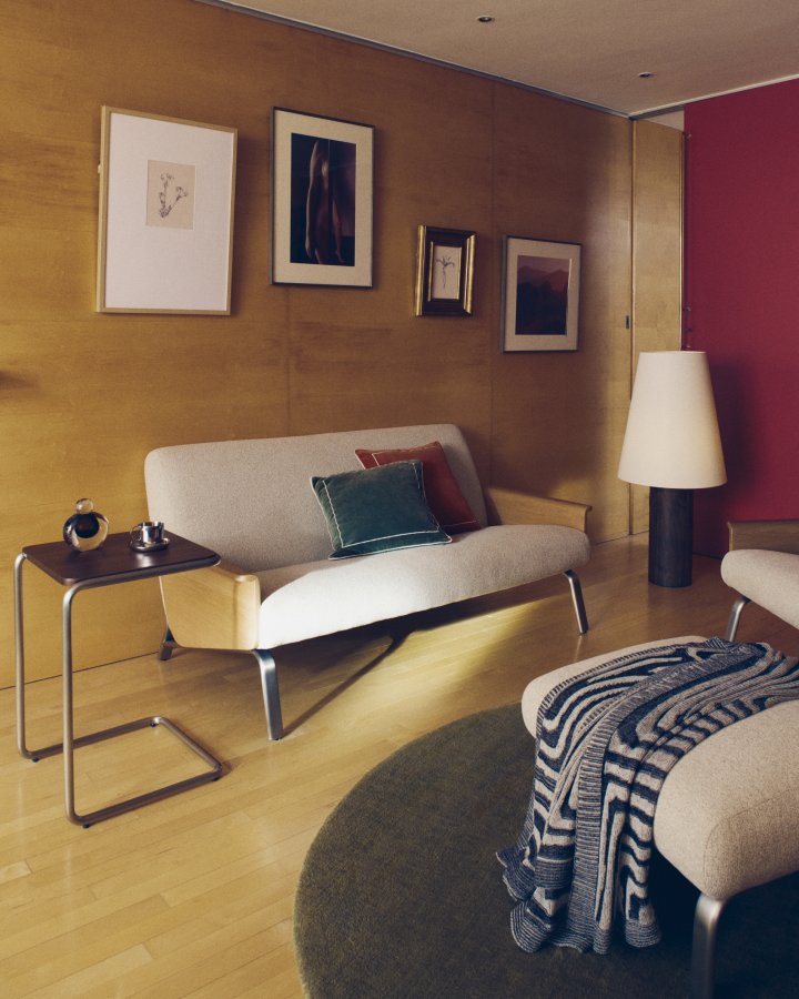 KAVE HOME Amsen 2 pers. sofa - beige chenille, egetr�skrydsfiner, b�rstet rustfrit st�l (150cm)