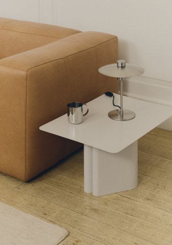 KAVE HOME Nuvira bordlampe - lysegr� b�rstet metal