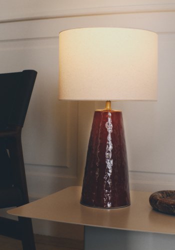 KAVE HOME Drava bordlampe - bomuld og bordeaux keramik
