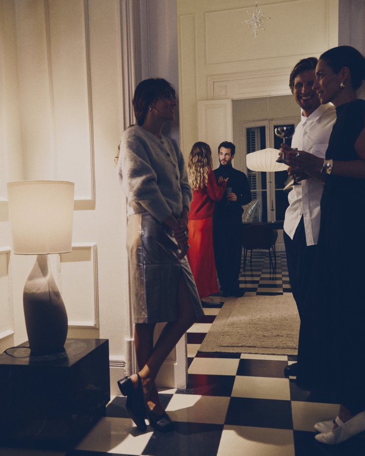 KAVE HOME Viona stor bordlampe - elfenben bomuld og gr� metal med tekstureret steneffekt (H:77)